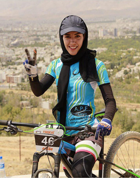 بانوی ایرانی برروی سکوی قهرمانی دوچرخه سواری آسیا