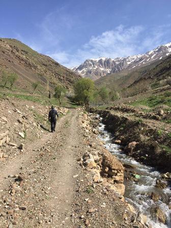 کوهنوردان کهریزک بر فراز دشت و ارتفاعات روستای گرمابدر