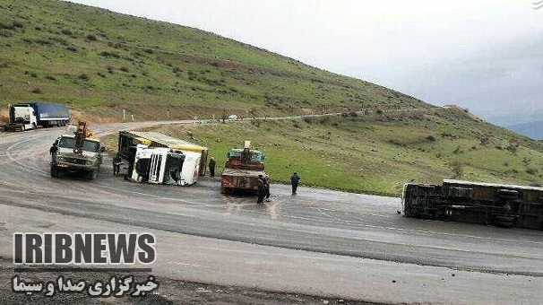 هشدار پلیس راه زنجان : رانندگان وزش شدید باد درجاده ها را جدی بگیرید