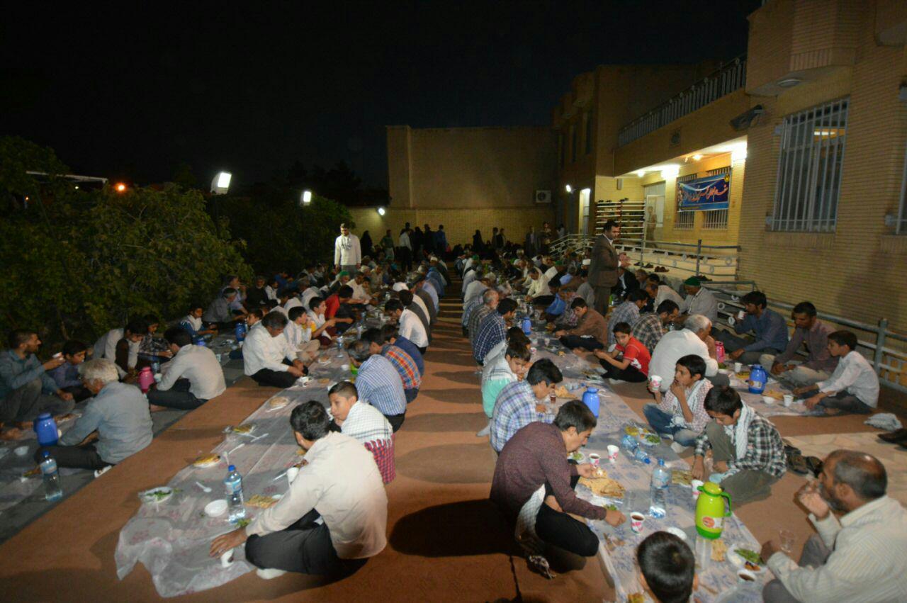 افطاری 1500 نفر از نیازمندان شهرستان سربیشه