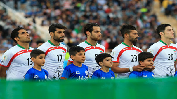 یک دقیقه سکوت و قرائت فاتحه قبل از بازی ایران و ازبکستان