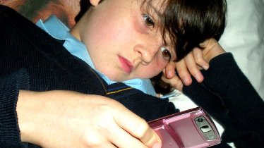 جریمه ۵۰۰ دلاری برای فروشندگان موبایل به کودکان آمریکایی