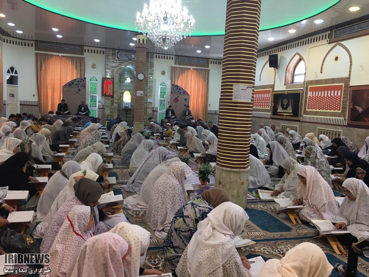 محفل جمع خوانی قرآن کریم زینت بخش رمضان در مهاباد