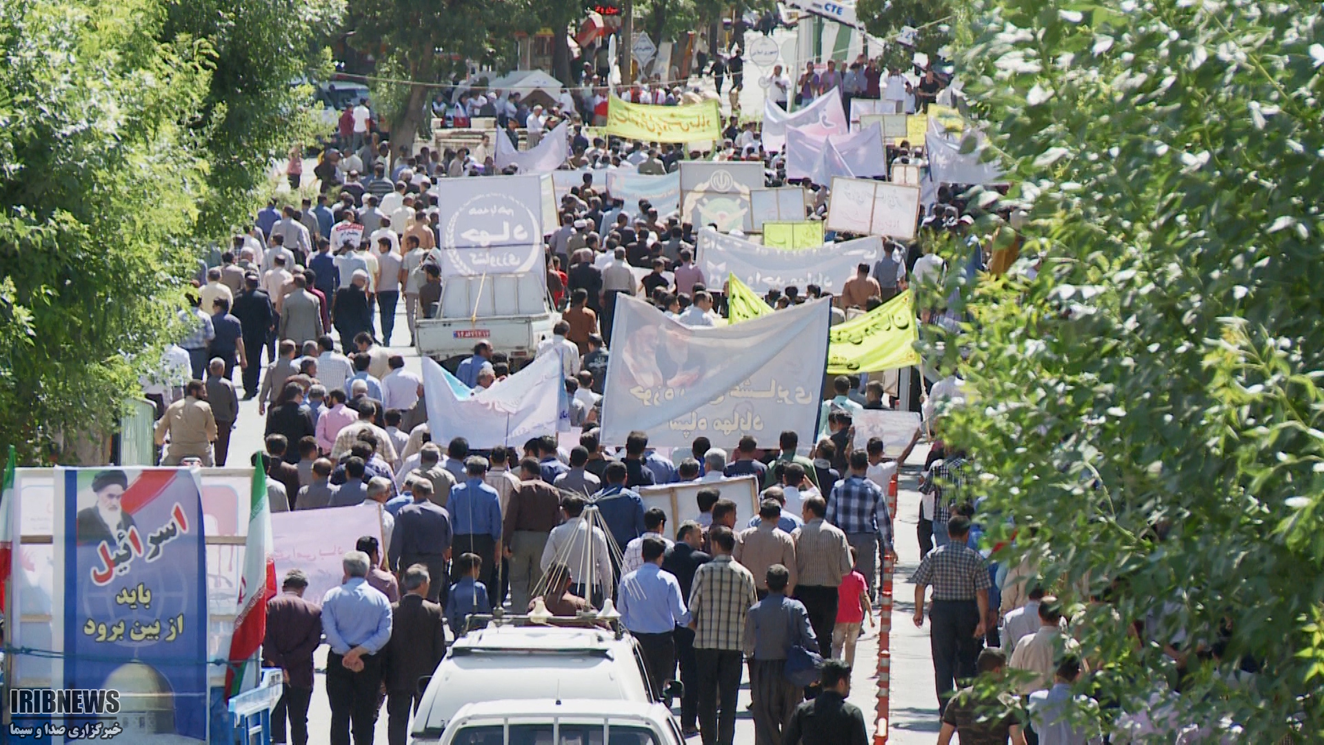 قدس 96 / فریاد مرگ بر آمریکا و مرگ بر اسرائیل مردم مهاباد در راهپیمایی