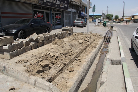 اجرای طرح بهسازی فضای سبز پیاده رو شهرک امام حسن(ع)