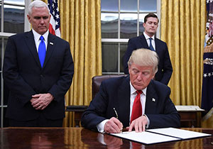 گاف جدید ترامپ حین امضای قانون 