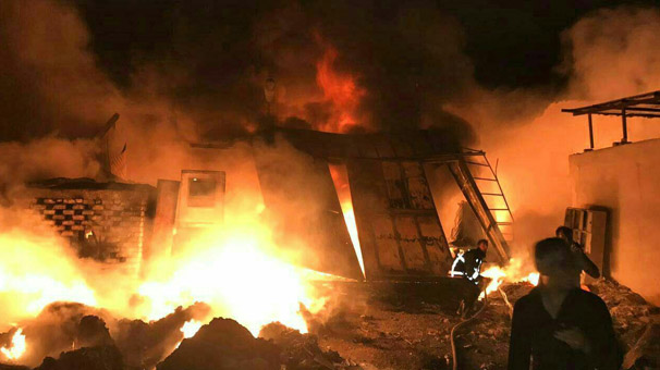 آتش سوزی در یک کارخانه حلاجی الیاف در کاشان