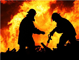 مهار آتش سوزی در مخزن سوخت بندر صادراتی پالایشگاه