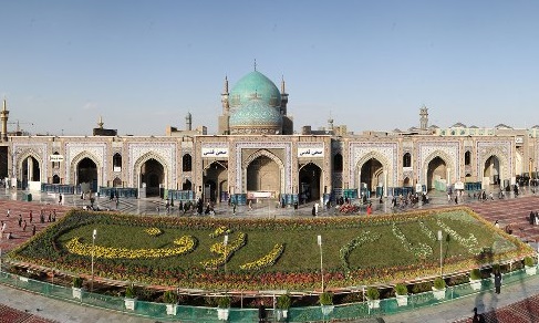 گسترانیده شدن گلفرش مزین به القاب امام رضا(ع) در حرم مطهررضوی