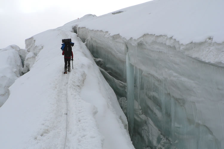 کوهنورد جوان خراسان شمالی بر فراز قله  لنین