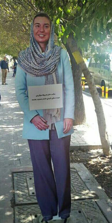 سلفی با موگرینی در خیابان‌های تهران