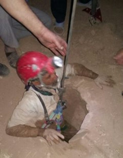 نجات یک مقنی نیشابوری از عمق 700 متری چاه