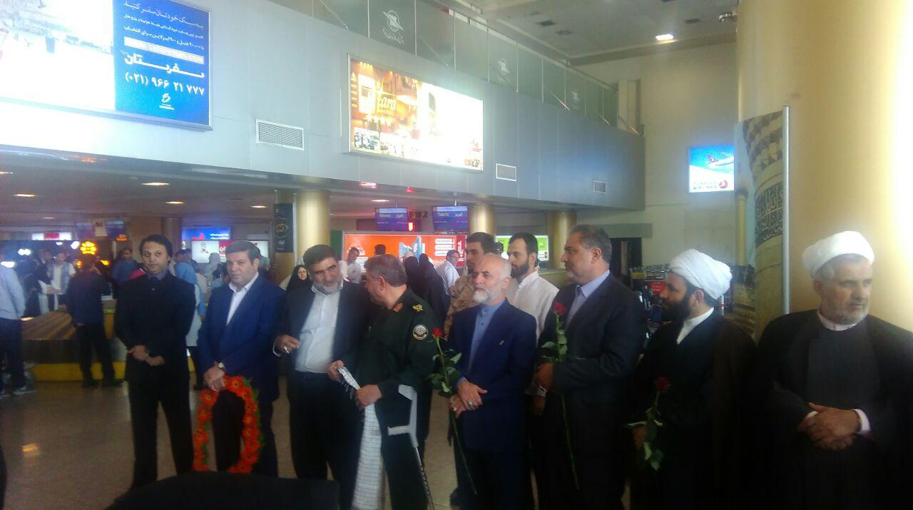 استقبال از خانواده شهید فرانسوی دفاع مقدس در فرودگاه مشهد