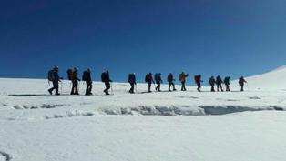 صعود بانوان آملی به قله کازبک گرجستان