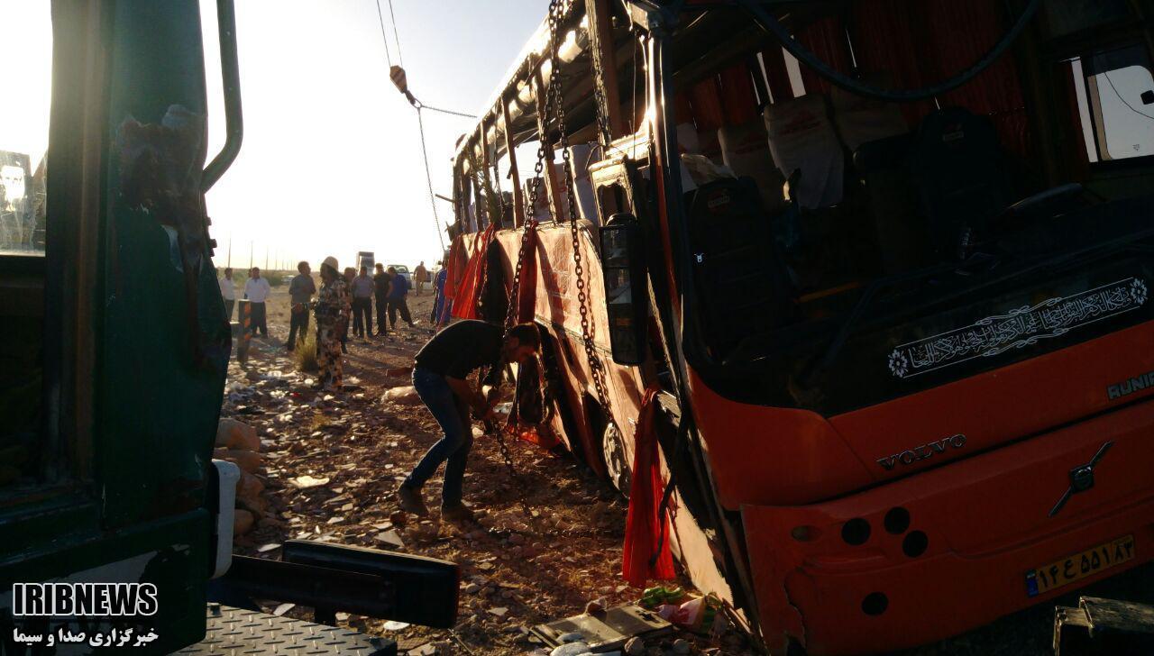 ادامه خدمت رسانی به مصدومان حادثه اژگونی اتوبوس دانش آموزان