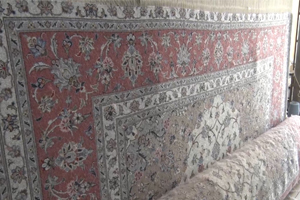 بافت فرش های نفیس صحن حضرت زهرا(س) در آران وبیدگل