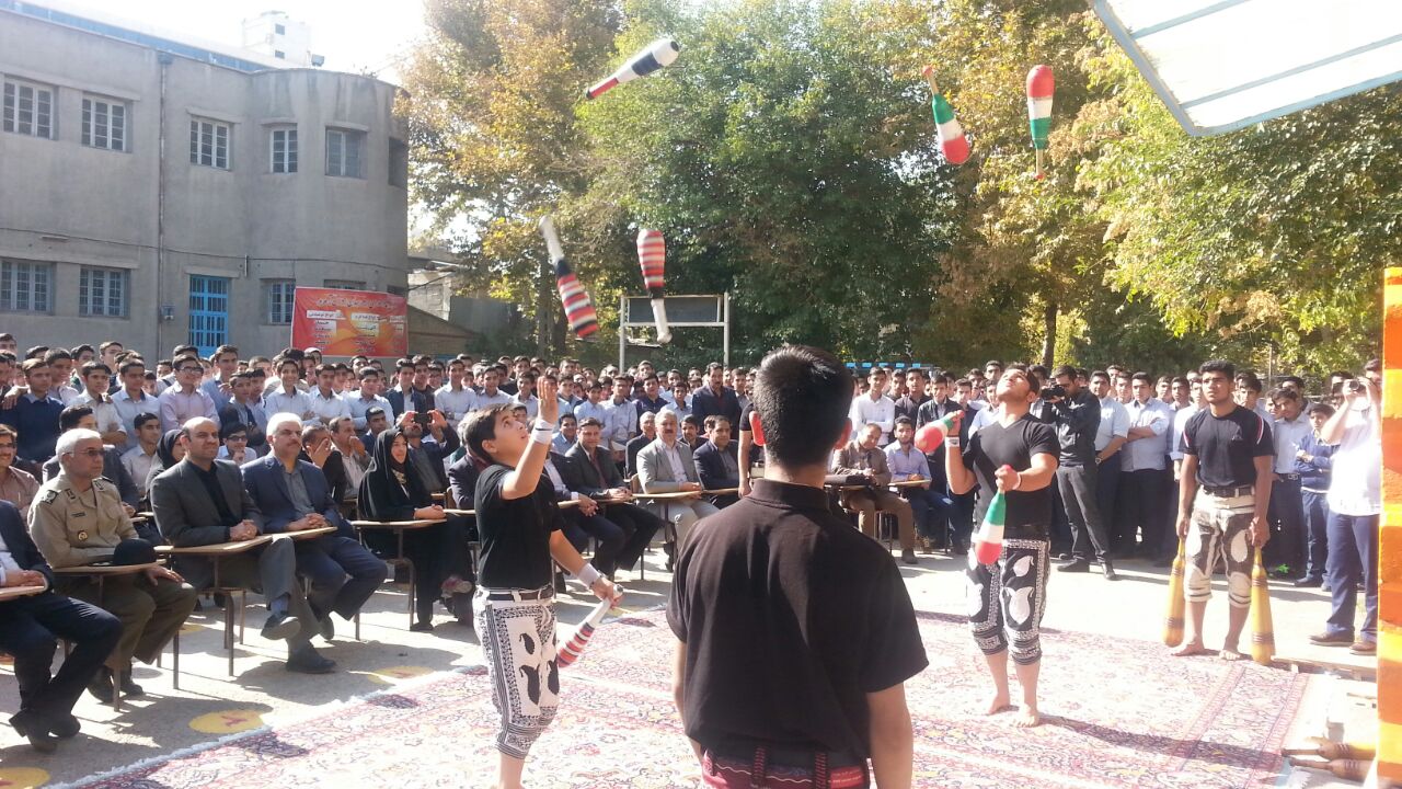 نواخته شدن زنگ ورزش باستانی در هنرستان شهید بهشتی