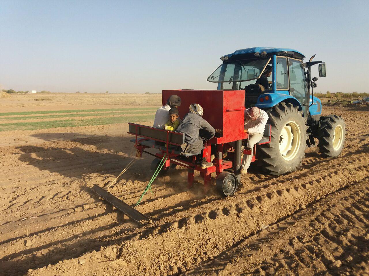 بومی‌سازی دستگاه کاشت مکانیزه زعفران