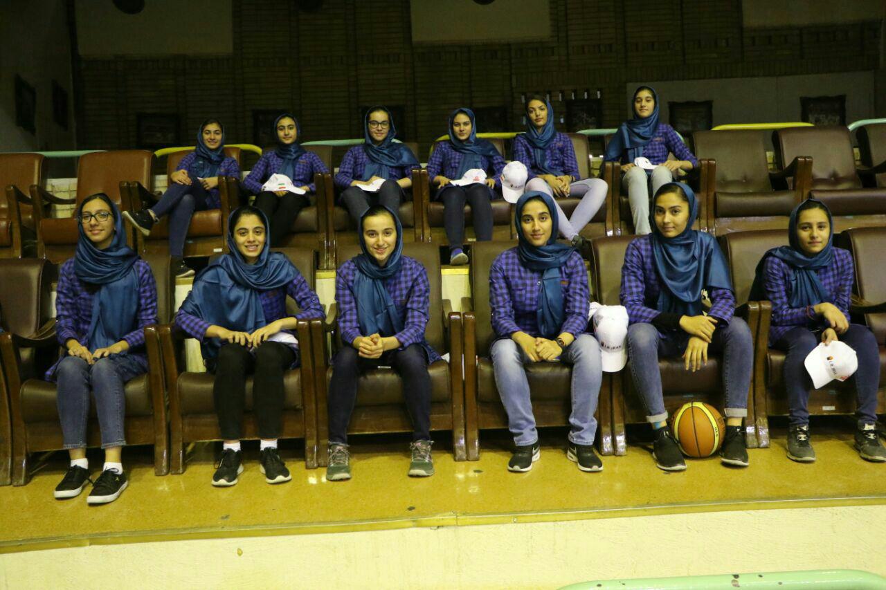 فیبا به دختران بسکتبالیست ایرانی اجازه بازی نمی دهد