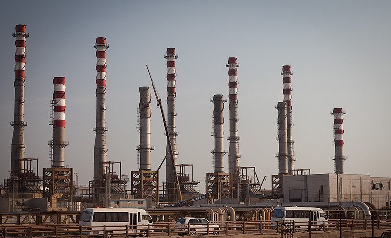 نشت گاز علت آتش سوزی در پالایشگاه نفت ستاره خلیج فارس