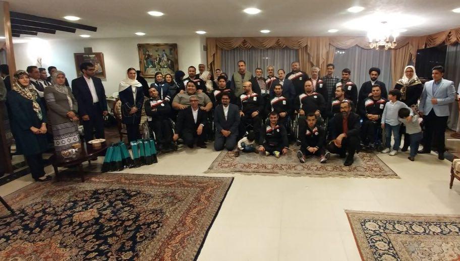 قهرمانان پاراوزنه برداری مهمان سفیر ایران