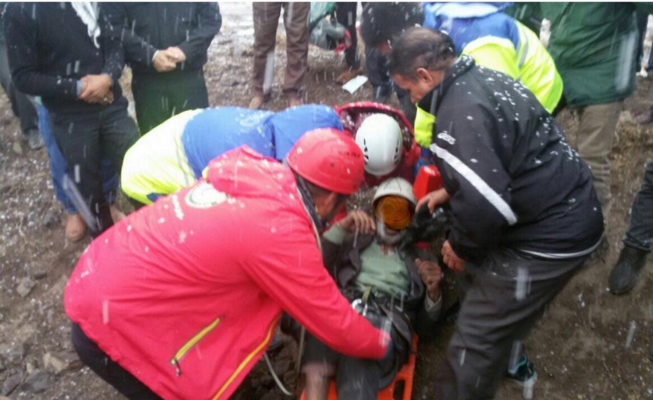 نجات پیرمرد تربت جامی از چاه 15 متری