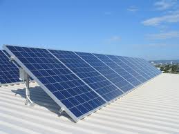 راه اندازی 8 پنل خورشیدی توسط مددجویان کمیته امداد خوشاب