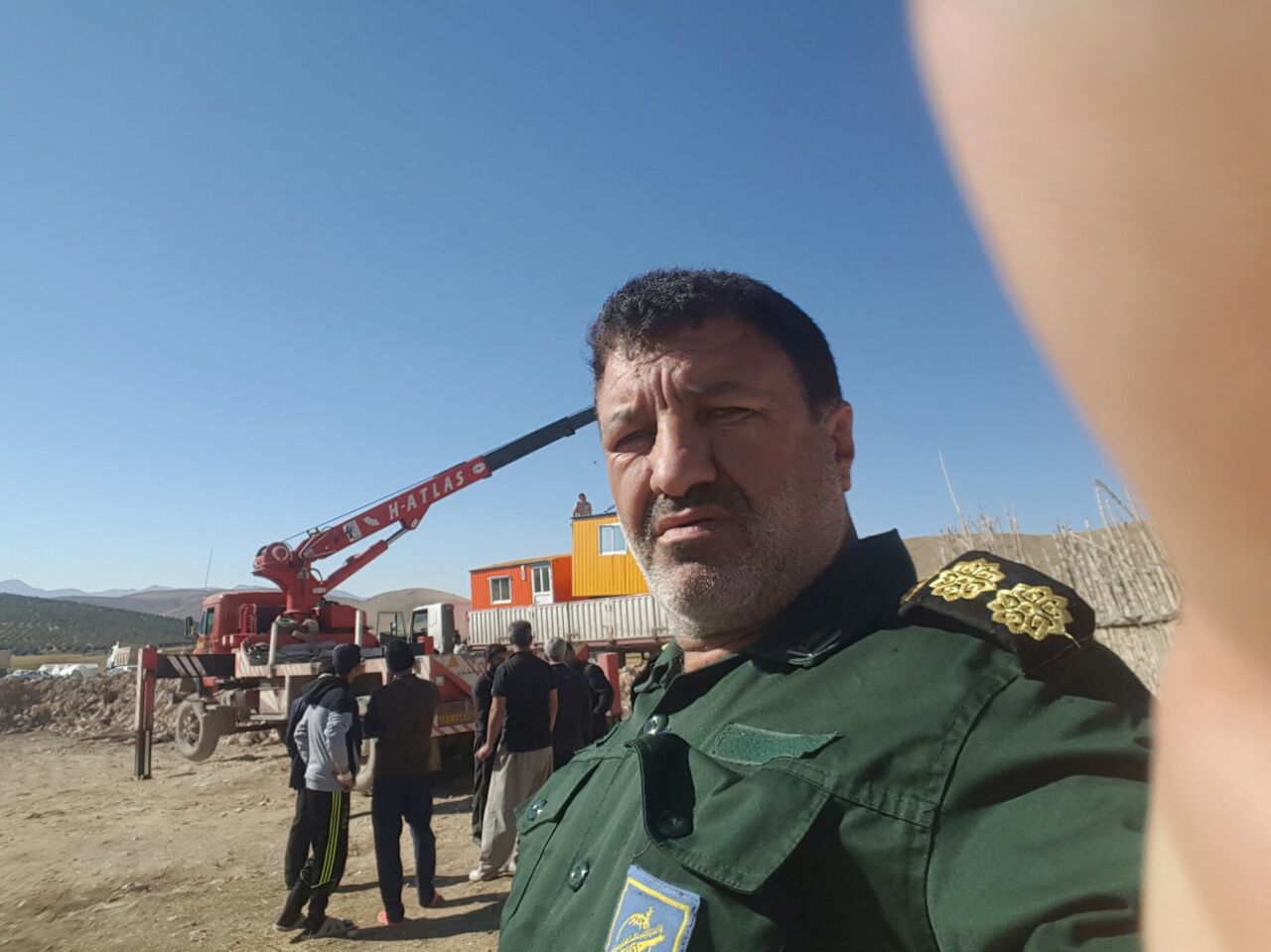 ساخت ۴۰ کانکس در مناطق زلزله زده غرب به همت بسیجیان استان