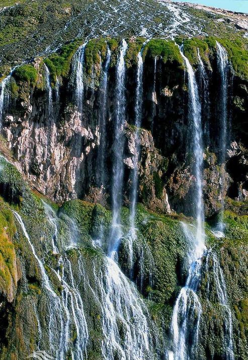 آبشار کمردوغ از گردش پذیرترین مناطق استان
