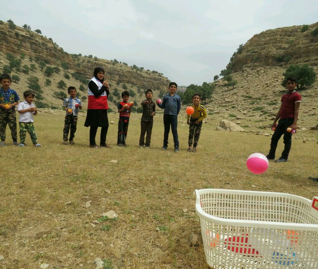 حضور کاروان نشاط وشادی در روستای بن زرد بخش پاتاوه