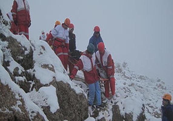 نجات ۲ کوهنورد مصدوم در کوه دنا.