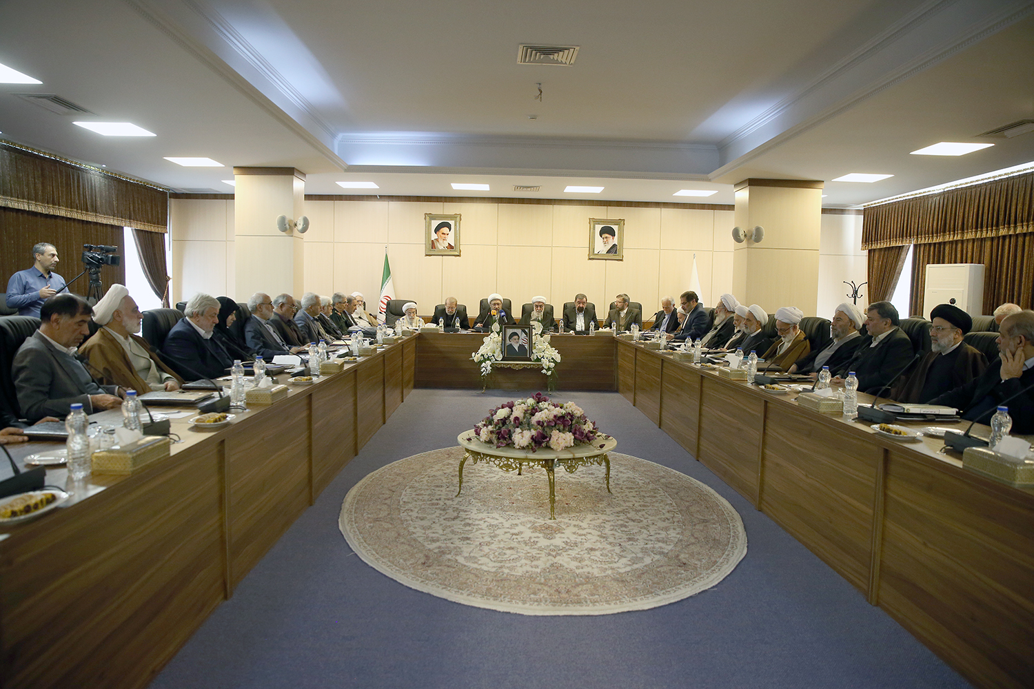 اولین جلسه مجمع تشخیص به ریاست آیت الله آملی لاریجانی