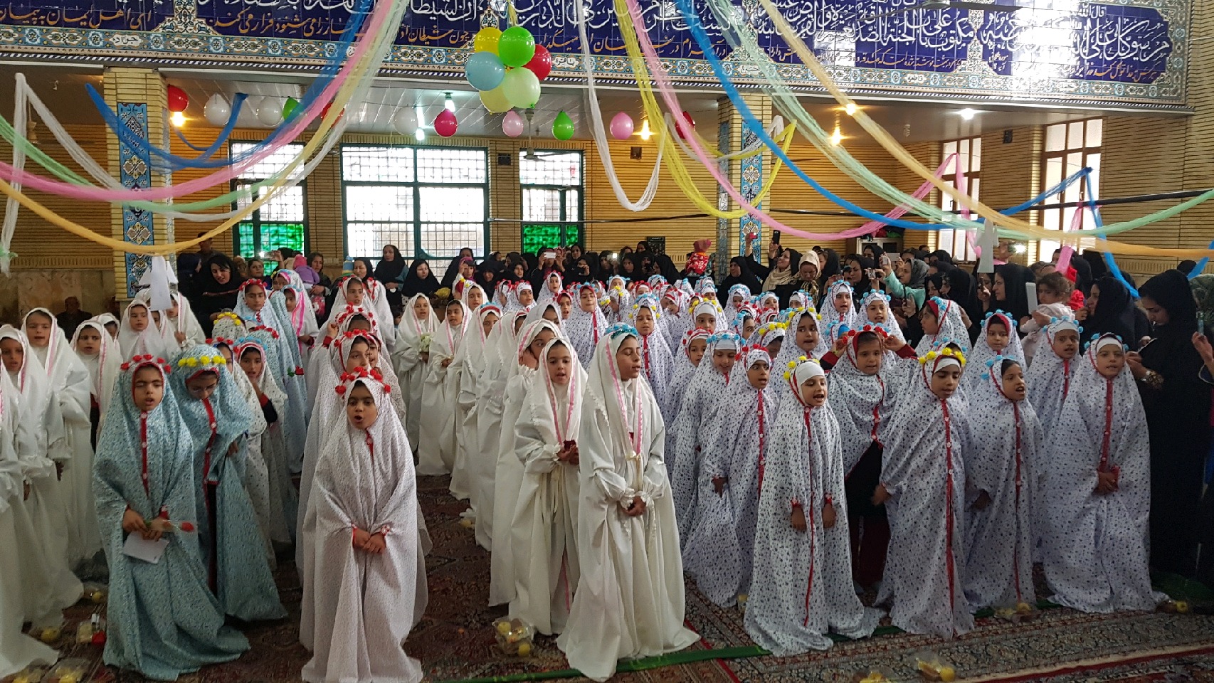 برگزاری جشن تکلیف ۱۲۰ دانش آموزان دختر لنده