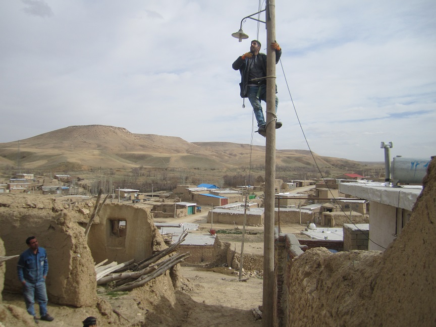 اصلاح، توسعه و تکمیل شبکه روشنایی ۱۰۰ روستای شهرستان چرام