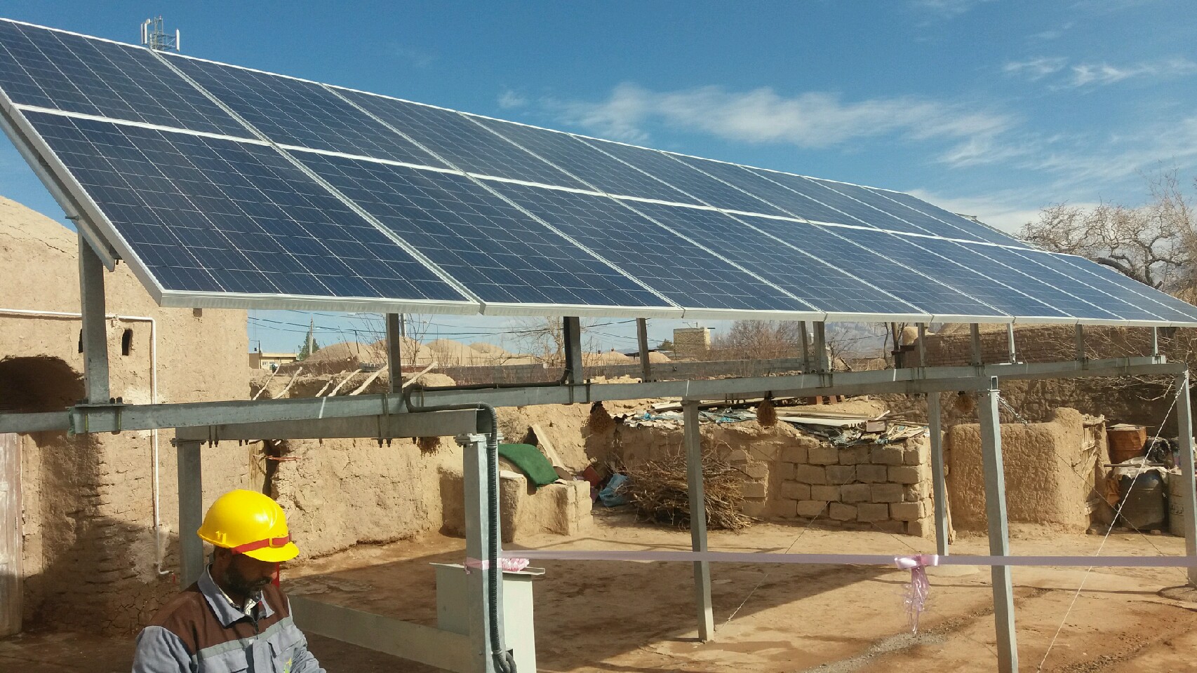 افتتاح مجموعه نیروگاههای خورشیدی در بردسیر