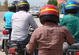 توزیع کلاه ایمنی بین موتور سیکلت سواران روستایی لنده