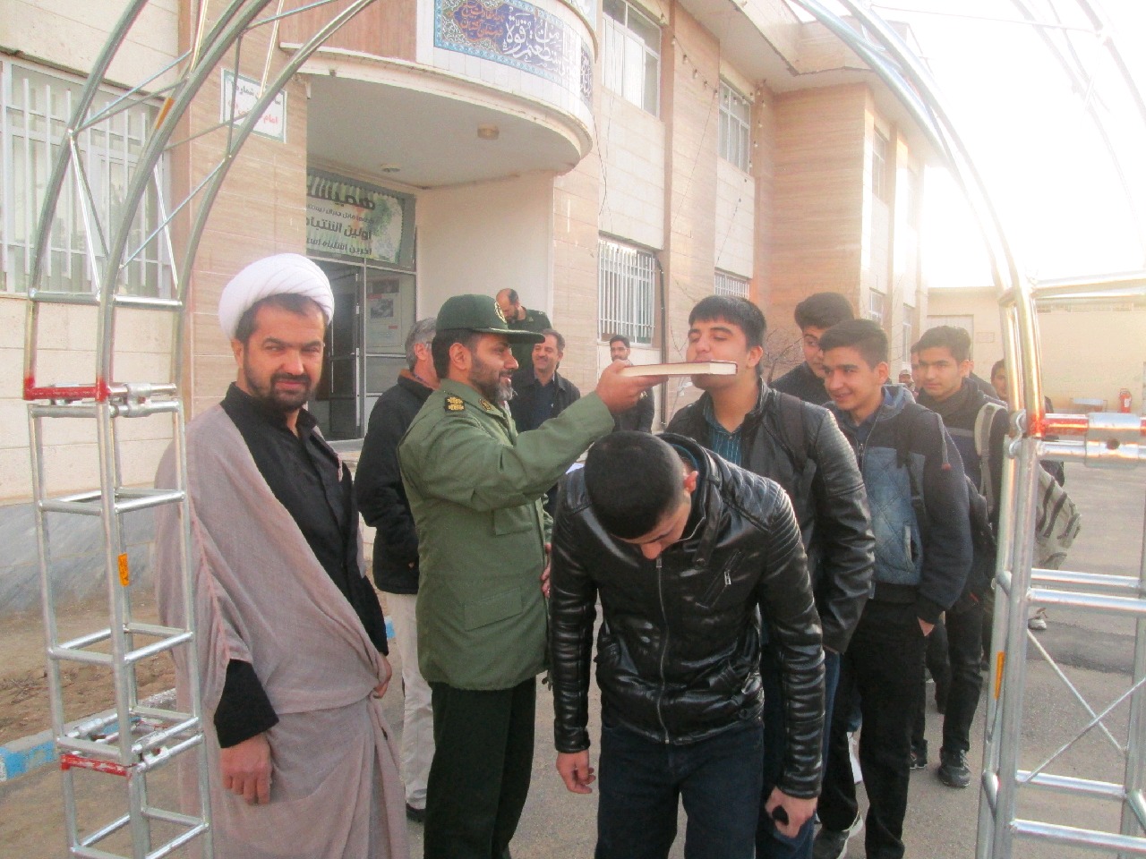 دانش آموزان آشتیانی راهی مناطق عملیاتی