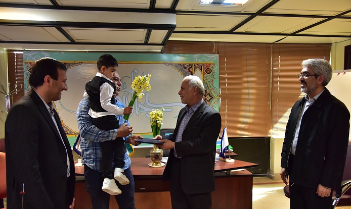 هدیه دانشگاه علوم پزشکی شیراز به  کودک  ۹ ساله لامردی