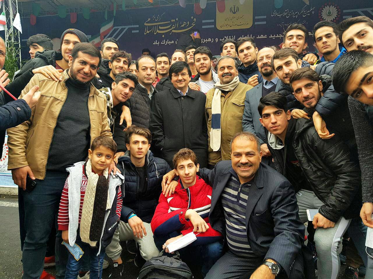 ورزشکاران در غرفه وزارت ورزش و جوانان