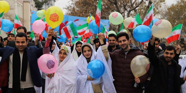 حضور 700 زوج دانشجو در راهپیمایی 22 بهمن در مشهد