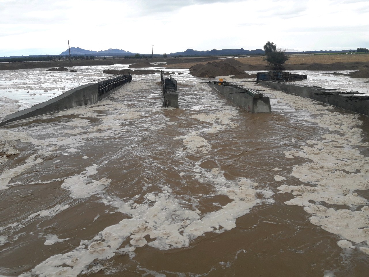 بسته شدن راه ارتباطی ۸۶روستای سیل زده رودبار جنوب