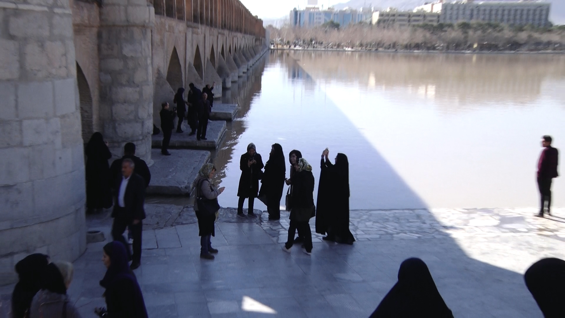 زاینده رود من کو؟(خبر در حال بارگذاری)