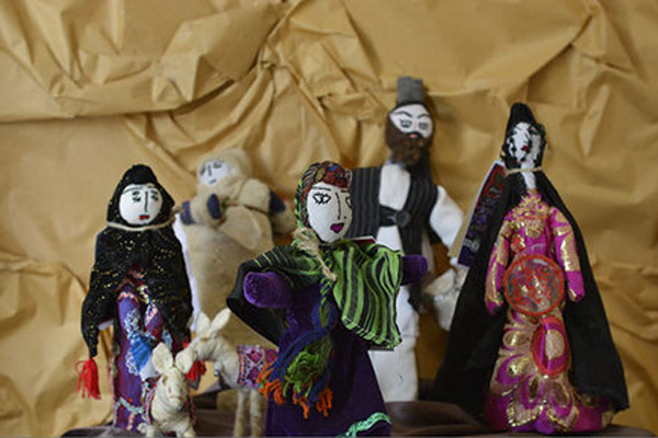 درآمد 40 میلیون تومانی زنان روستایی و عشایر با تولید عروسک های بومی