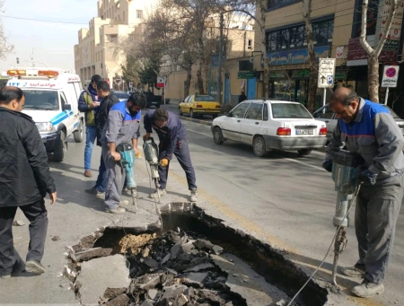 فرونشست زمین  و  ترافیک سنگین  در خیابان شمس‌آبادی