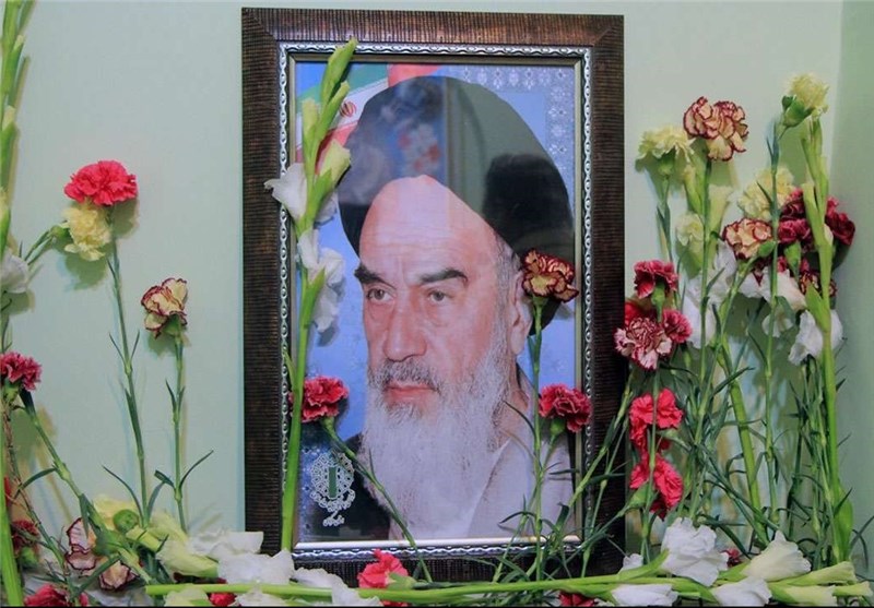 ویژه برنامه های دهه فجر در بیت امام خمینی (ره)