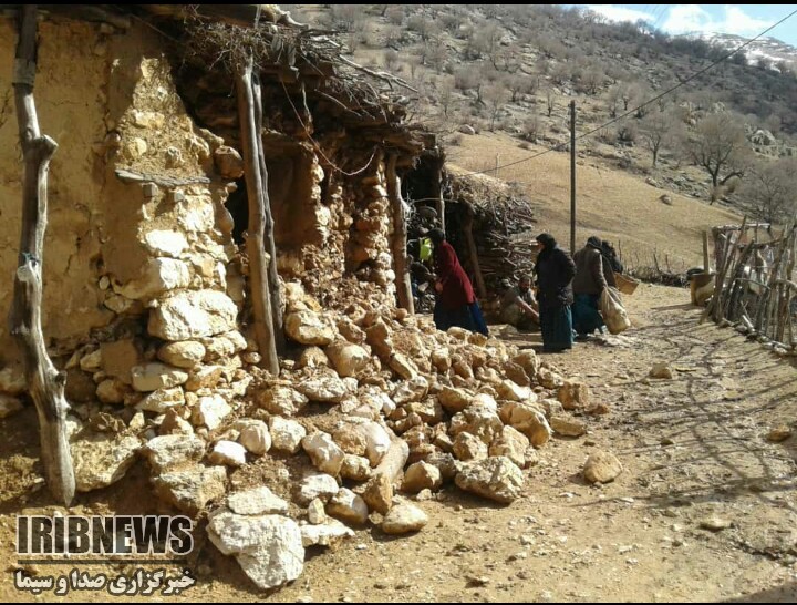 آوار شدن یک منزل مسکونی و گرفتار شدن ۴ نفر در زیلایی