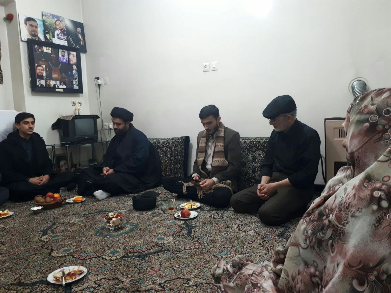 دیدار جمعی از اعضای مرکز قرآن کریم آستان قدس با مادر شهید حاجی حسنی کارگر