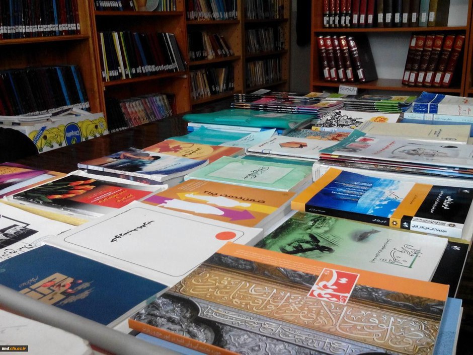 اهدای 150 جلد کتاب به کتابخانه های عمومی طبس