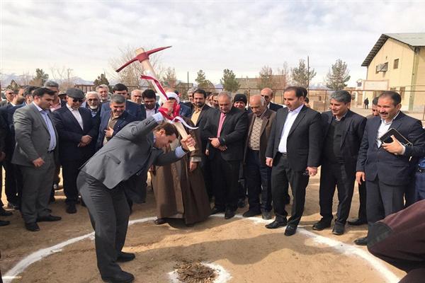 آغاز ساخت زمین چمن مصنوعی در شهر علویجه