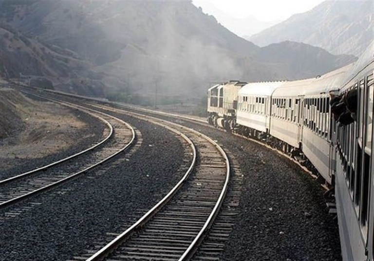 دوری از شبکه راه آهن؛ یک دلیل پائین بودن راندمان حمل بار ریلی